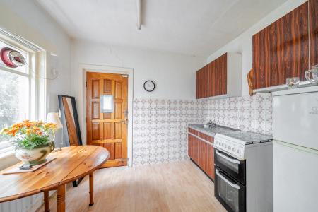 3 bedroom Semi-detached house for sale in Gledhow Wood Road, Oakwood, Leeds, LS8