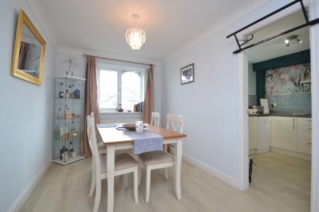 2 bedroom Flat for sale in Hadleigh Court, Moortown, Leeds, LS17