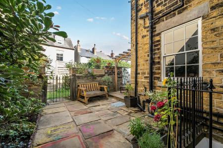 4 bedroom Town house for sale in Harrogate Road, Chapel Allerton, Leeds, LS7