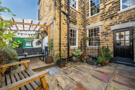 4 bedroom Town house for sale in Harrogate Road, Chapel Allerton, Leeds, LS7
