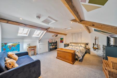 4 bedroom Town house for sale in Harrogate Road, Chapel Allerton, Leeds, LS7