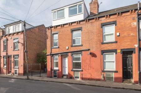 4 bedroom End of terrace house for sale in John Street, Hyde Park, Leeds, LS6
