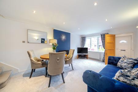 2 bedroom Town house for sale in Oakdene Court, Leeds, LS17