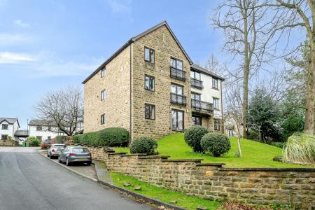 3 bedroom Flat for sale in Oakhampton Court, Park Avenue, Roundhay, Leeds, LS8