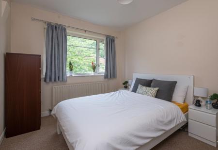 2 bedroom Flat for sale in Redesdale Gardens, Adel, Leeds, LS16