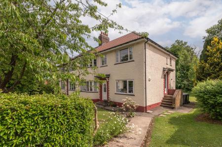 2 bedroom Flat for sale in Redesdale Gardens, Adel, Leeds, LS16