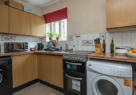 2 bedroom Flat for sale in Redesdale Gardens, Adel, Leeds, LS16