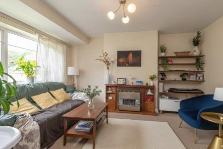 2 bedroom Flat for sale in Redesdale Gardens, Adel, Leeds, LS16