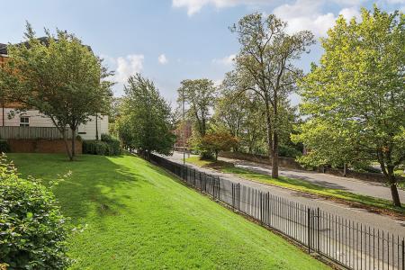 2 bedroom Flat for sale in Teale Drive, Chapel Allerton, Leeds, LS7