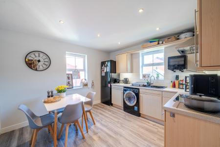 2 bedroom Flat for sale in Teale Drive, Chapel Allerton, Leeds, LS7