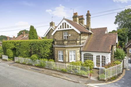 4 bedroom Detached house for sale in West Lodge, Gledhow Park Drive, Chapel Allerton, Leeds, LS7