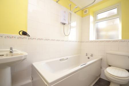 2 bedroom Terraced House to let in Beaumont Square, Pudsey, Leeds, LS28