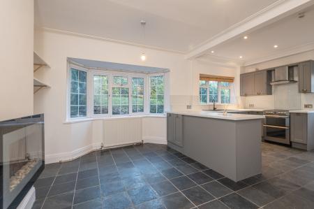 4 bedroom Semi-detached house to let in Harrogate Road, Chapel Allerton, Leeds, LS7