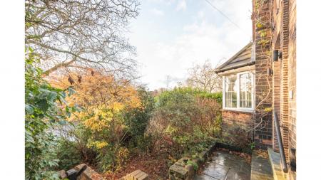 4 bedroom Semi-detached house to let in Harrogate Road, Chapel Allerton, Leeds, LS7