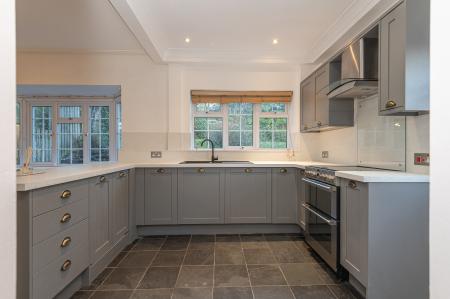 4 bedroom Semi-detached house to let in Harrogate Road, Chapel Allerton, Leeds, LS7