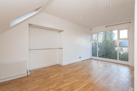 4 bedroom Semi-detached house to let in Harrogate Road, Chapel Allerton, Leeds, LS7