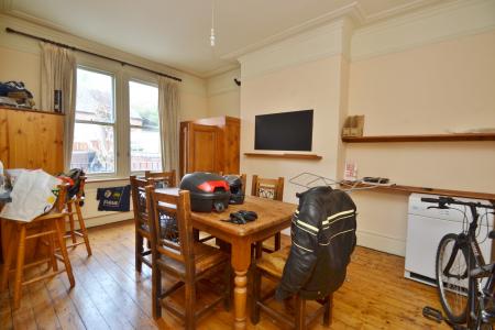 1 bedroom House share to let in Roundhay View, Leeds, LS8