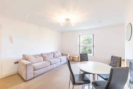 2 bedroom Flat to let in Westfield Terrace, Chapel Allerton, Leeds, LS7
