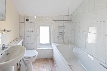 1 bedroom House share to let in Roman Place, Roundhay, Leeds, LS8