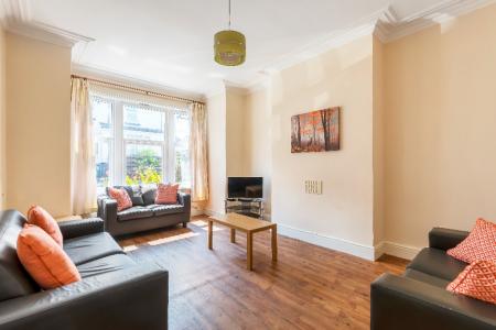 1 bedroom House share to let in Roman Place, Roundhay, Leeds, LS8