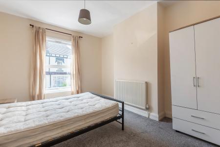 1 bedroom House share to let in Roman Place, Roundhay, Leeds, LS8