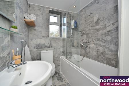 2 bedroom Flat for sale in Sandringham Drive, Moortown, Leeds, LS17