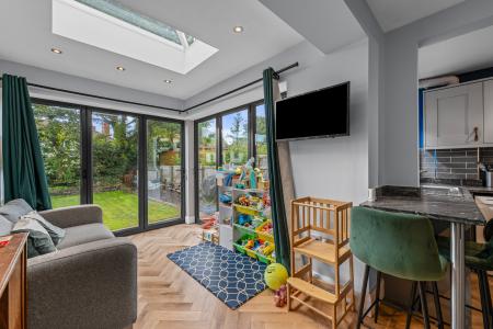 4 bedroom Terraced House to let in Henconner Crescent, Chapel Allerton, Leeds, LS7