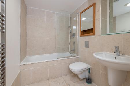 2 bedroom Flat to let in Magellan House, Leeds, LS10