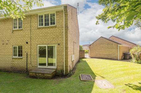 2 bedroom Flat to let in Oakdene Drive, Alwoodley, Leeds, LS17