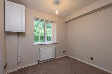 2 bedroom Flat to let in Oakdene Drive, Alwoodley, Leeds, LS17