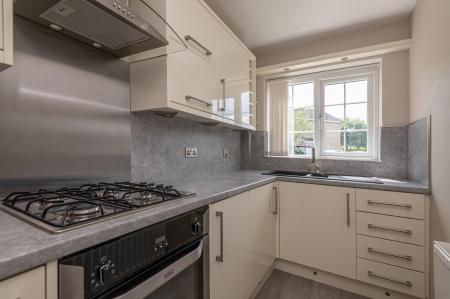 2 bedroom Flat to let in Oakdene Drive, Alwoodley, Leeds, LS17