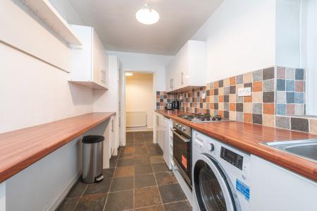 1 bedroom Flat to let in Valley Court, Allerton Grange Vale, Moortown, Leeds, LS17