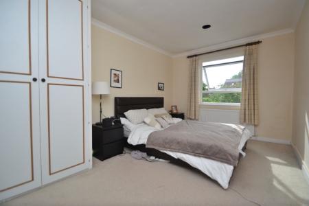 2 bedroom Flat to let in Park Villa Court, Park Villas, Lidgett P, Roundhay, Leeds, LS8