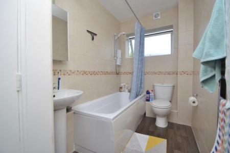 2 bedroom Flat to let in Park Villa Court, Park Villas, Lidgett P, Roundhay, Leeds, LS8