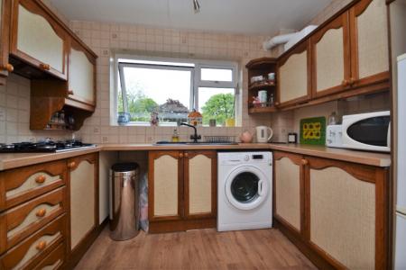 2 bedroom Flat to let in Park Villa Court, Park Villas, Lidgett P, Roundhay, Leeds, LS8