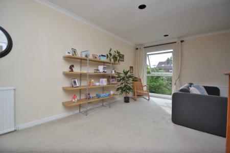 2 bedroom Flat to let in Park Villa Court, Park Villas, Lidgett P, Roundhay, Leeds, LS8