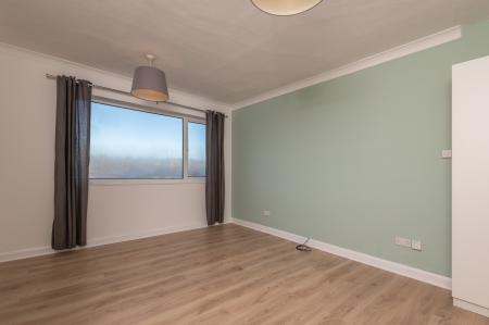 2 bedroom Flat to let in Gledhow Park Avenue, Chapel Allerton, Leeds, LS7