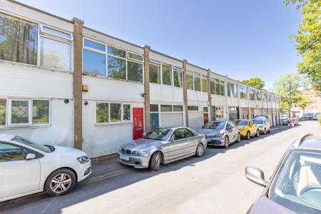 3 bedroom Town house to let in Newton Garth, Chapel Allerton, Leeds, LS7