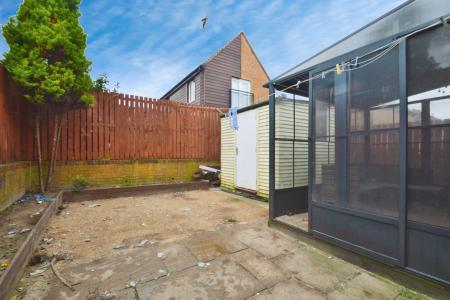 2 bedroom End of terrace house to let in Oaklands Street, Leeds, LS8