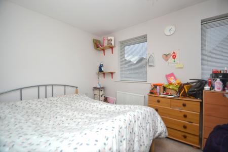 2 bedroom End of terrace house to let in Oaklands Street, Leeds, LS8