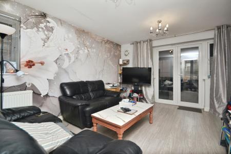 2 bedroom End of terrace house to let in Oaklands Street, Leeds, LS8