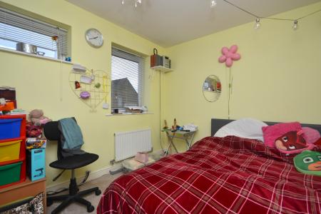 2 bedroom End of terrace house to let in Oaklands Street, Leeds, LS8