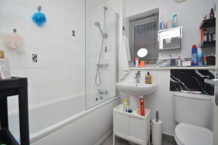 2 bedroom End of terrace house to let in Oaklands Street, Leeds, LS8