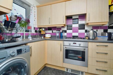 2 bedroom End of terrace house to let in Oaklands Street, Leeds, LS8