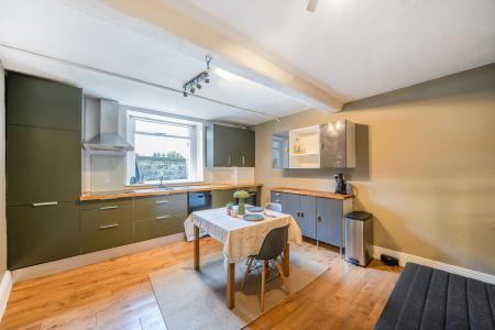 2 bedroom Town house for sale in Harrogate Road, Chapel Allerton, Leeds, LS7