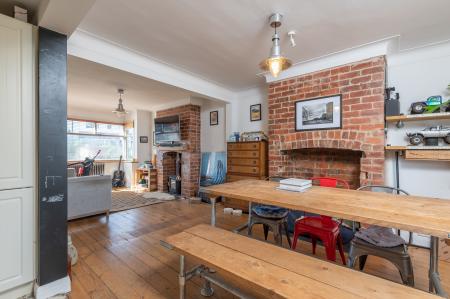 3 bedroom End of terrace house to let in Henconner Gardens, Chapel Allerton, Leeds, LS7