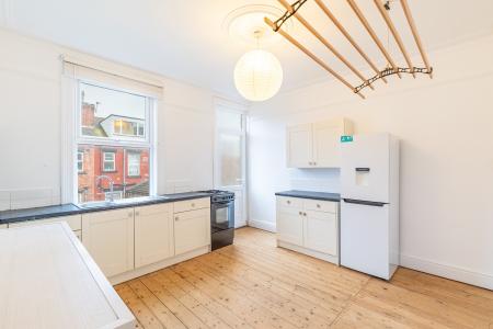 4 bedroom Terraced House to let in Roundhay Avenue, Leeds, LS8