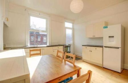 4 bedroom Terraced House to let in Roundhay Avenue, Leeds, LS8
