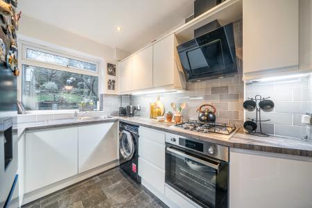 2 bedroom End of terrace house for sale in Larkhill Close, Roundhay, Leeds, LS8