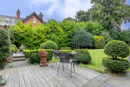 2 bedroom Flat to let in Wensley Drive, Chapel Allerton, Leeds, LS7